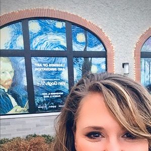 Meet your Posher, Jacqueline